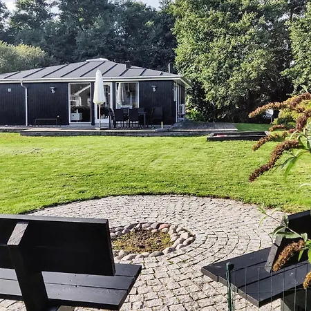 בית נופש Beach Front Home In Aabenraa With Sauna *